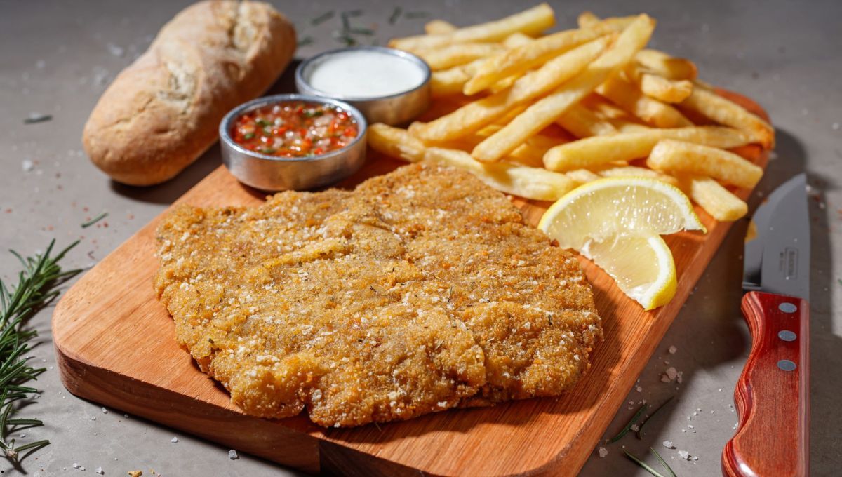 Ni pan rallado ni polenta: el truco de los chefs para el mejor empanado de la milanesa.