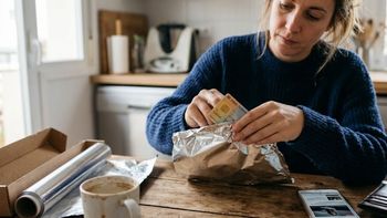 Envolver el DNI en papel aluminio: por qué recomiendan hacerlo y para qué sirve Envolver el DNI en papel aluminio: por qué recomiendan hacerlo y para qué sirve