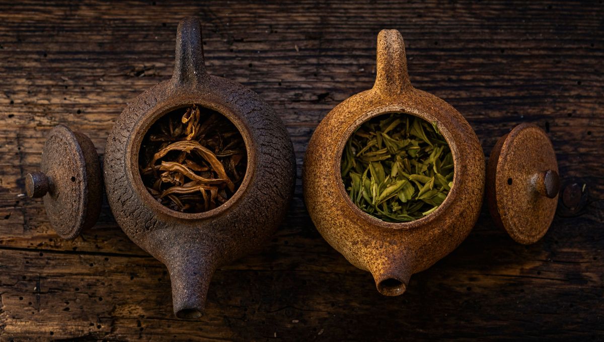 El té negro es más intenso, oscuro y sabroso El té negro es más intenso, oscuro y sabroso