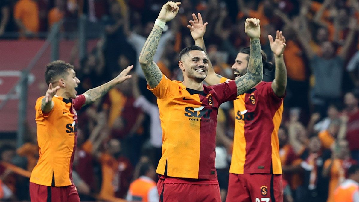 Mauro Icardi saluda a los seguidores del Galatasaray