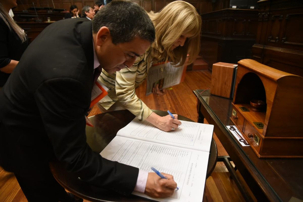 Votación secreta del Senado que aprobó la designación de Riera Martínez para el Tribunal de Cuentas. Votación secreta del Senado que aprobó la designación de Riera Martínez para el Tribunal de Cuentas.