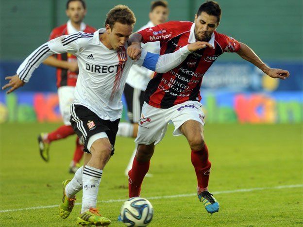 Estudiantes venció a Douglas y se metió en octavos de la Copa Argentina