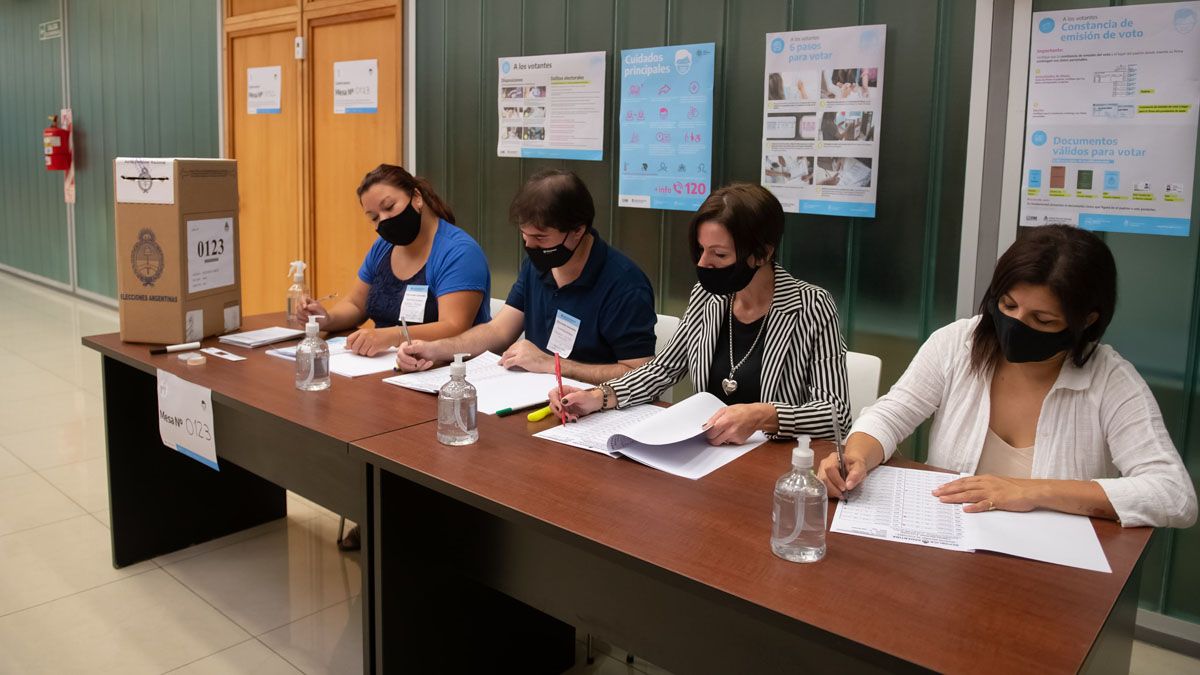 Cobrarán más. Fue incrementado el viático para las autoridades de mesa en las elecciones legislativas generales del 14 de noviembre.