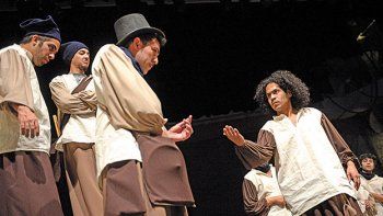 Derribando Muros teatro y murga en la cárcel
