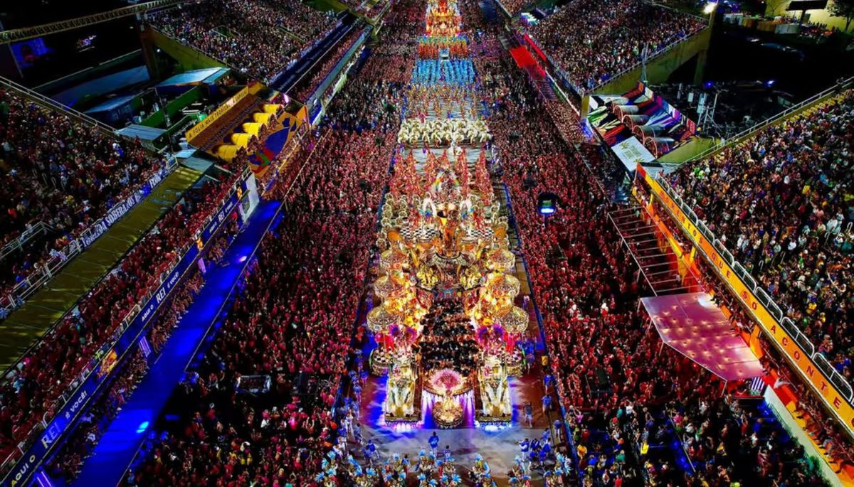 El Carnaval de R&iacute;o se realiza en el Samb&oacute;dromo da Marqu&ecirc;s de Sapuca&iacute;.