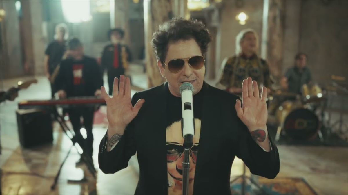 Hit del rock nacional. Andrés Calamaro y Los Decadentes revivieron un clásico de Los Abuelos de la Nada.