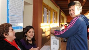 El voto joven abarca a más de 50.000 electores y hay 78% de intención de asistir a las urnas El voto joven abarca a más de 50.000 electores y hay 78% de intención de asistir a las urnas