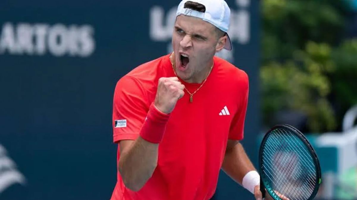 &nbsp;Jakub Mensík le ganó un partidazo a Taylor Fritz y logró en el Masters 1000 de MIami acceder a su primera final grande y jugará con Novak Djokovic el domingo.
