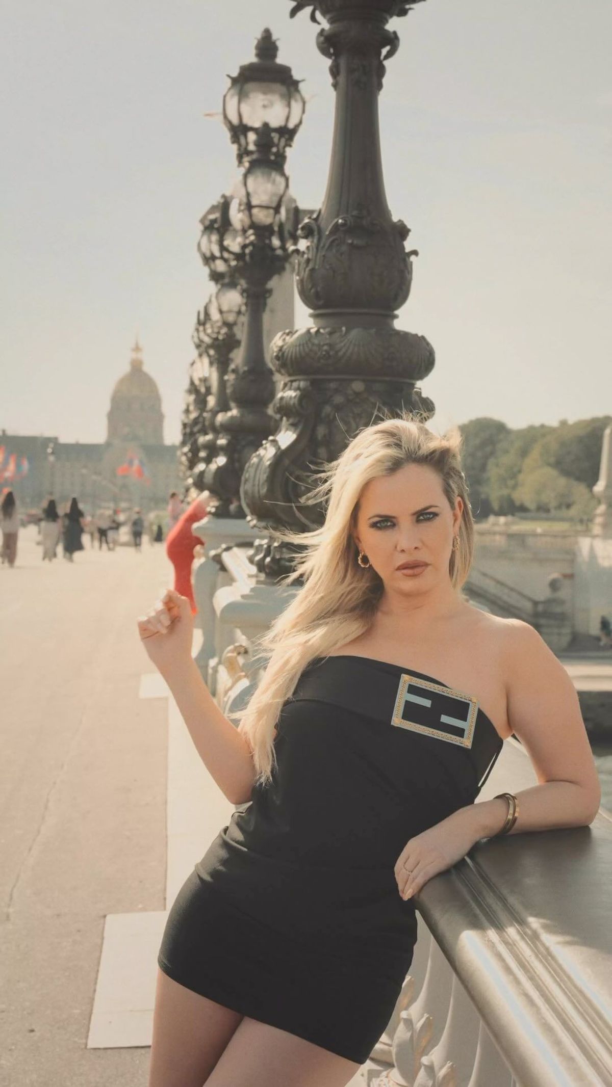 Alejandra Maglietti paraliza París: ultra vestidito al ras, curvas y más. Alejandra Maglietti paraliza París: ultra vestidito al ras, curvas y más.