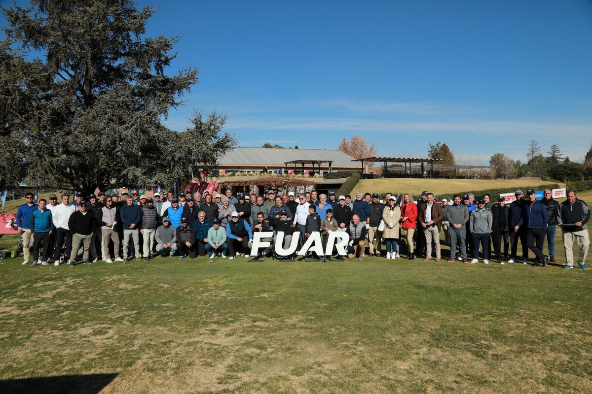 El torneo de golf de la Fundación UAR reunió a más de 100 participantes en el Club de Campo Mendoza. El torneo de golf de la Fundación UAR reunió a más de 100 participantes en el Club de Campo Mendoza.