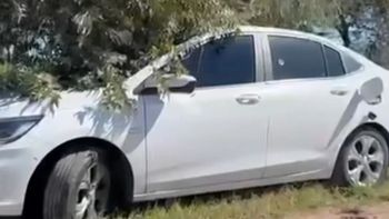 Dos cuerpos, 7 cartuchos de bala y un trapo en el tanque de nafta: el misterio de una pareja en un auto