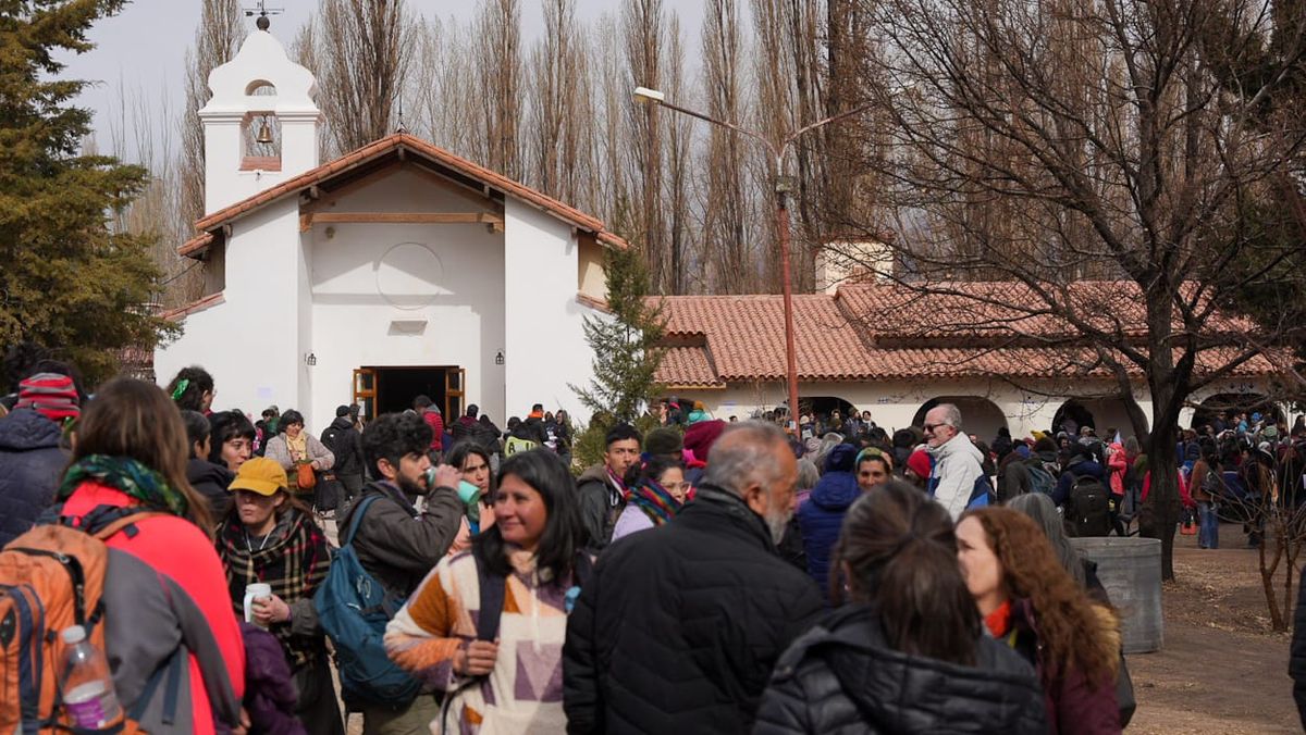 La audiencia pública paralela concentró a unas 700 personas, aproximadamente.