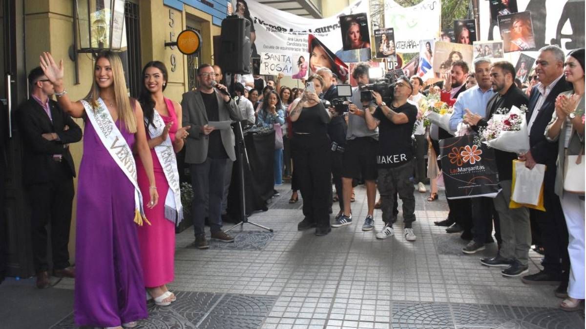 Ingresaron al hotel las 18 candidatas a Reina Nacional de la Vendimia 2026 con mucho ruido de sus hinchadas