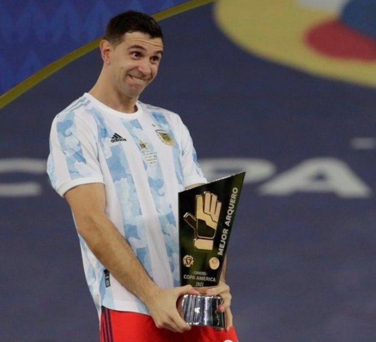 El Dibu Martínez volvió a convertirse en héroe