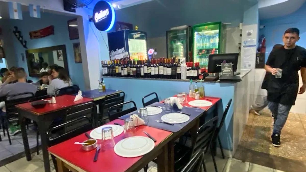 El bodegón está ubicado en el barrio de Boedo. El bodegón está ubicado en el barrio de Boedo.