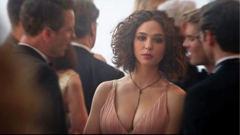 Netflix recién estrena 6 capítulos de una serie subida de tono: arrasa en el top mundial y es picantísima