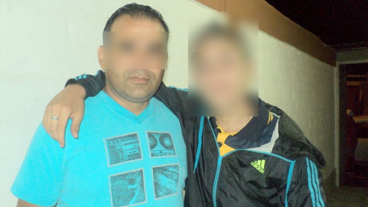 Cristian Rivero (izquierda) es un penitenciario vinculado a la barra de Independiente Rivadavia.