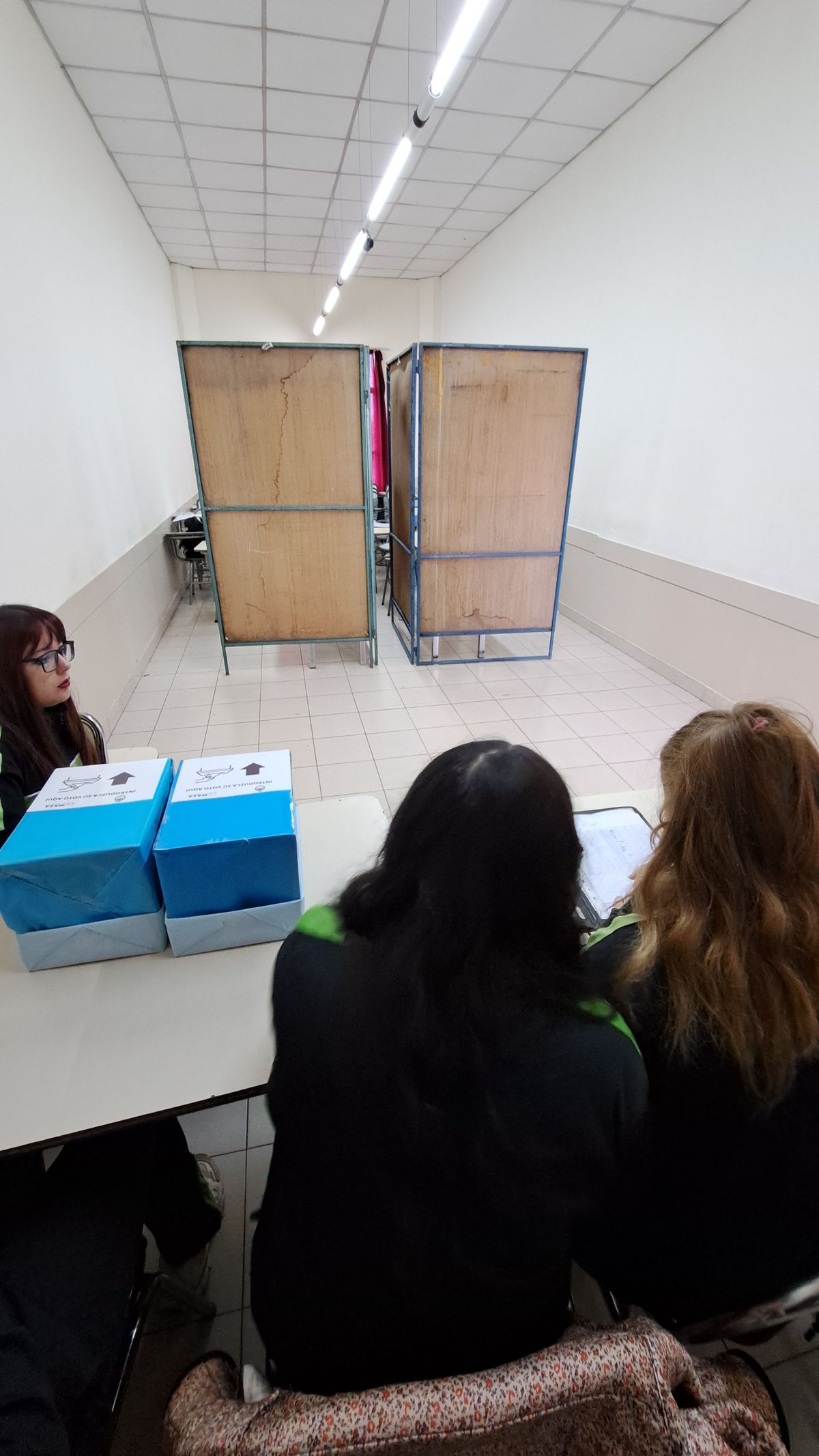 La votación por el uso de celulares en el colegio Juan Agustín Maza. La votación por el uso de celulares en el colegio Juan Agustín Maza.