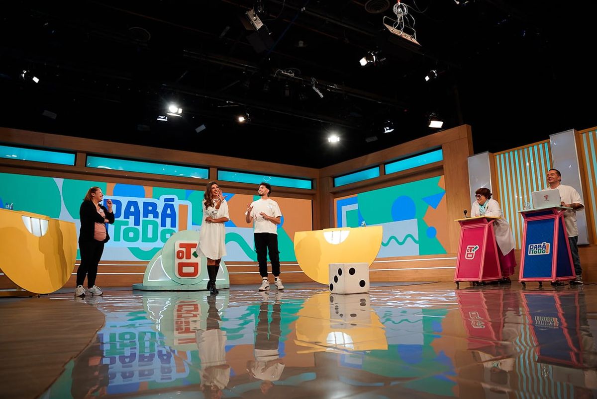 El programa de Ornella Ferrara por El Siete renovó su formato y se abocó a los juegos con público en vivo en los estudios. El programa de Ornella Ferrara por El Siete renovó su formato y se abocó a los juegos con público en vivo en los estudios.