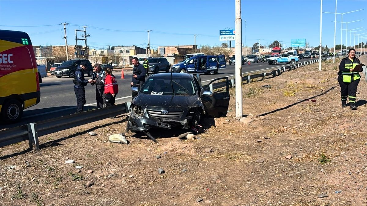 El accidente ocurrió en el Acceso Sur y calle Rawson, de Godoy Cruz.