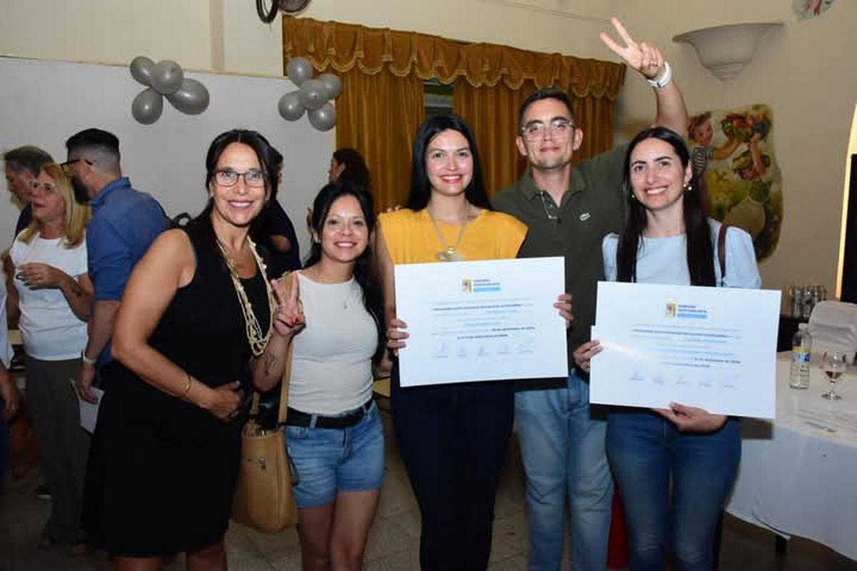 Flor Destéfanis dejó la presidencia pero seguirá formando parte de la conducción con Emir Félix. Flor Destéfanis dejó la presidencia pero seguirá formando parte de la conducción con Emir Félix.