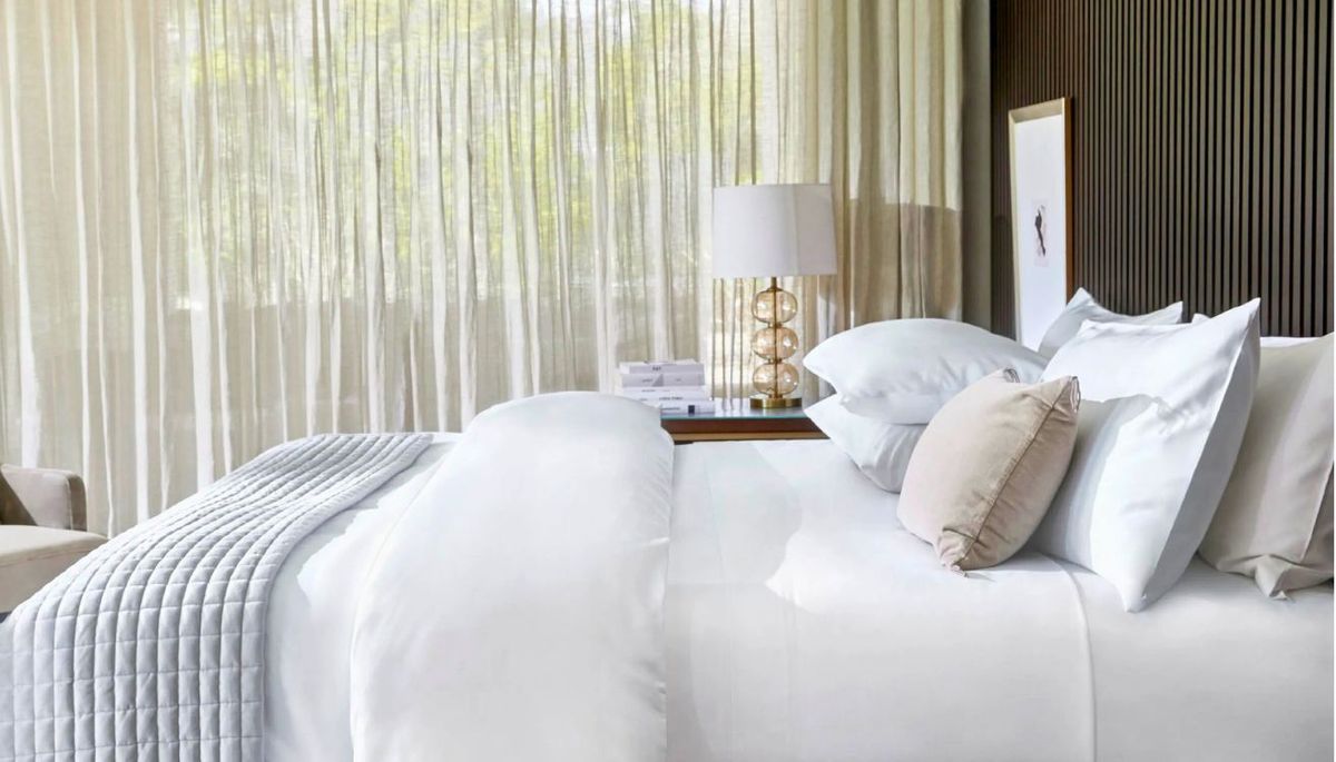 Cómo preparar un perfume de sábanas para que tu cama parezca de hotel