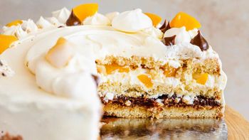 Como preparar la Torta chajá: la receta de postre de durazno, pionono y merengue con 7 ingredientes Como preparar la Torta chajá: la receta de postre de durazno, pionono y merengue con 7 ingredientes