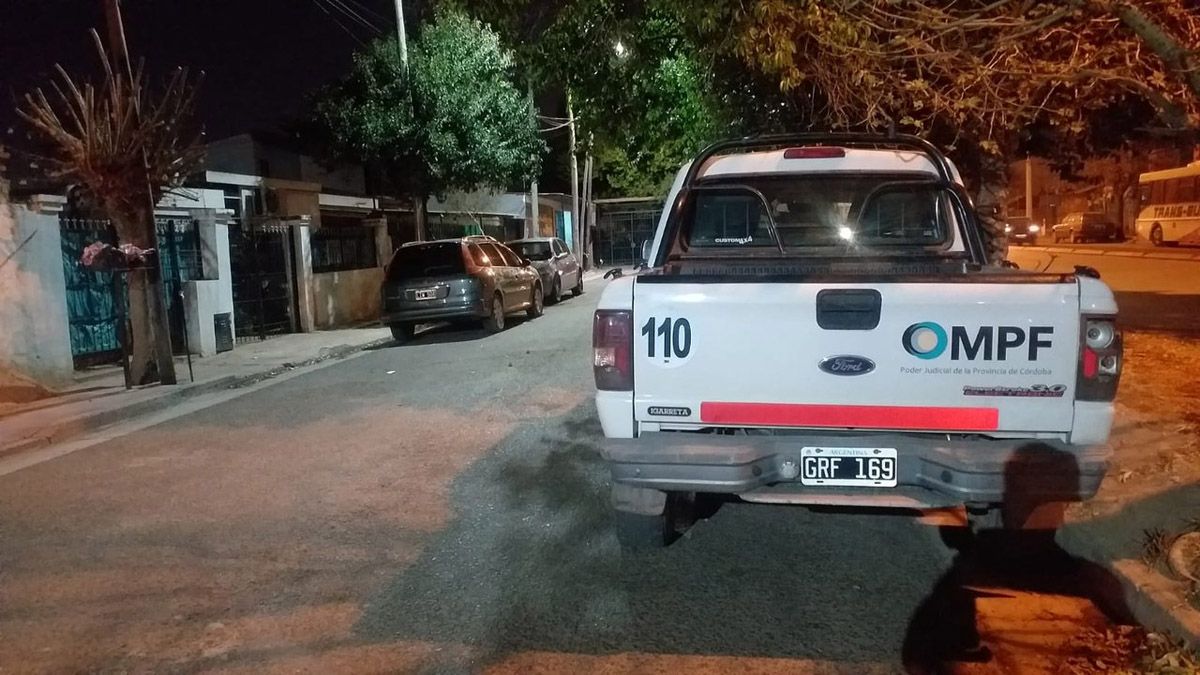 Investigadores del Ministerio Público Fiscal y de Policía Científica de Córdoba realizaron peritajes en el lugar del crimen