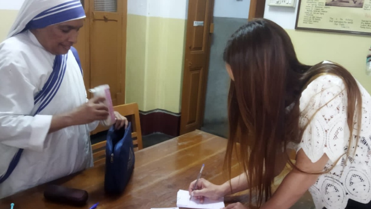 Florencia junto a las Hermanas Misioneras de la Caridad Florencia junto a las Hermanas Misioneras de la Caridad