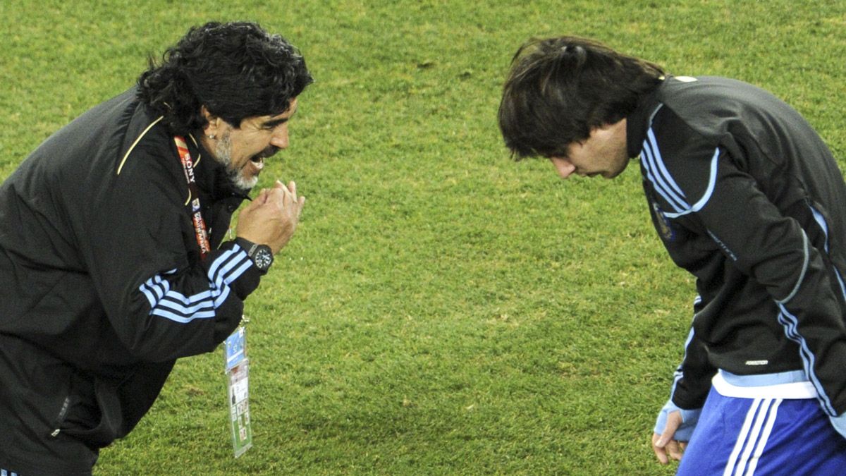 Maradona y Messi juntos en Sudáfrica 2010.