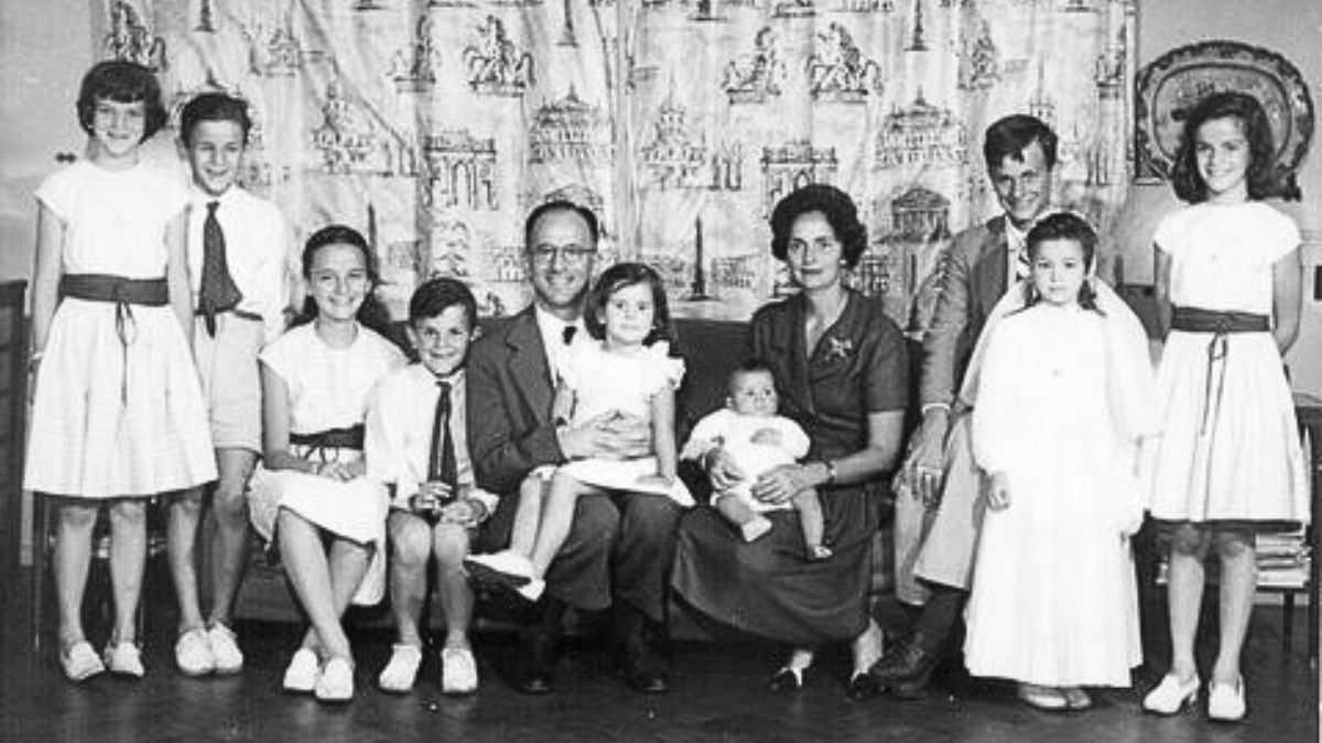 Eduardo Shaw, su esposa Cecilia Bunge y sus 9 hijos. Eduardo Shaw, su esposa Cecilia Bunge y sus 9 hijos.