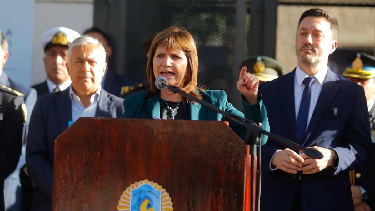 Patricia Bullrich llegó a Mendoza para inaugurar una nueva sede de Gendarmería Nacional y de la Policía Federal. Patricia Bullrich llegó a Mendoza para inaugurar una nueva sede de Gendarmería Nacional y de la Policía Federal.