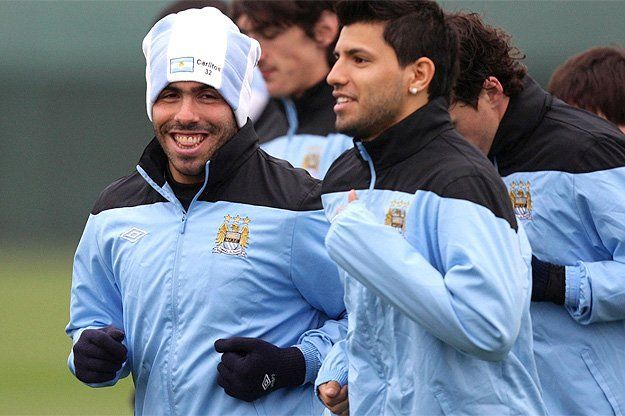 Mancini no le da más de media hora en la cancha a Tevez