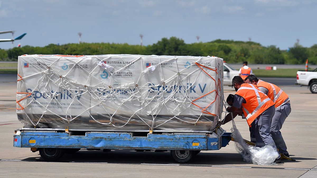 Este sábado llegaron 300 mil dosis de la vacuna contra el coronavirus Sputnik V.