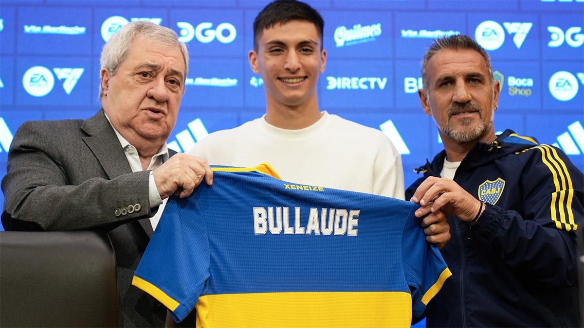 El presidente de Boca, Jorge Amor Ameal, Ezequiel Bullaude y el ex volante xeneize Raúl Cascini.