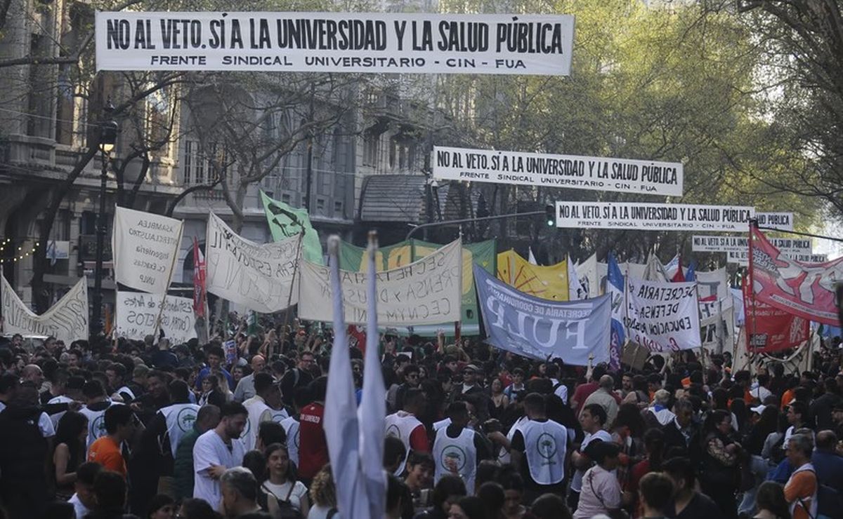 La última marcha universitaria en Buenos Aires. La última marcha universitaria en Buenos Aires.