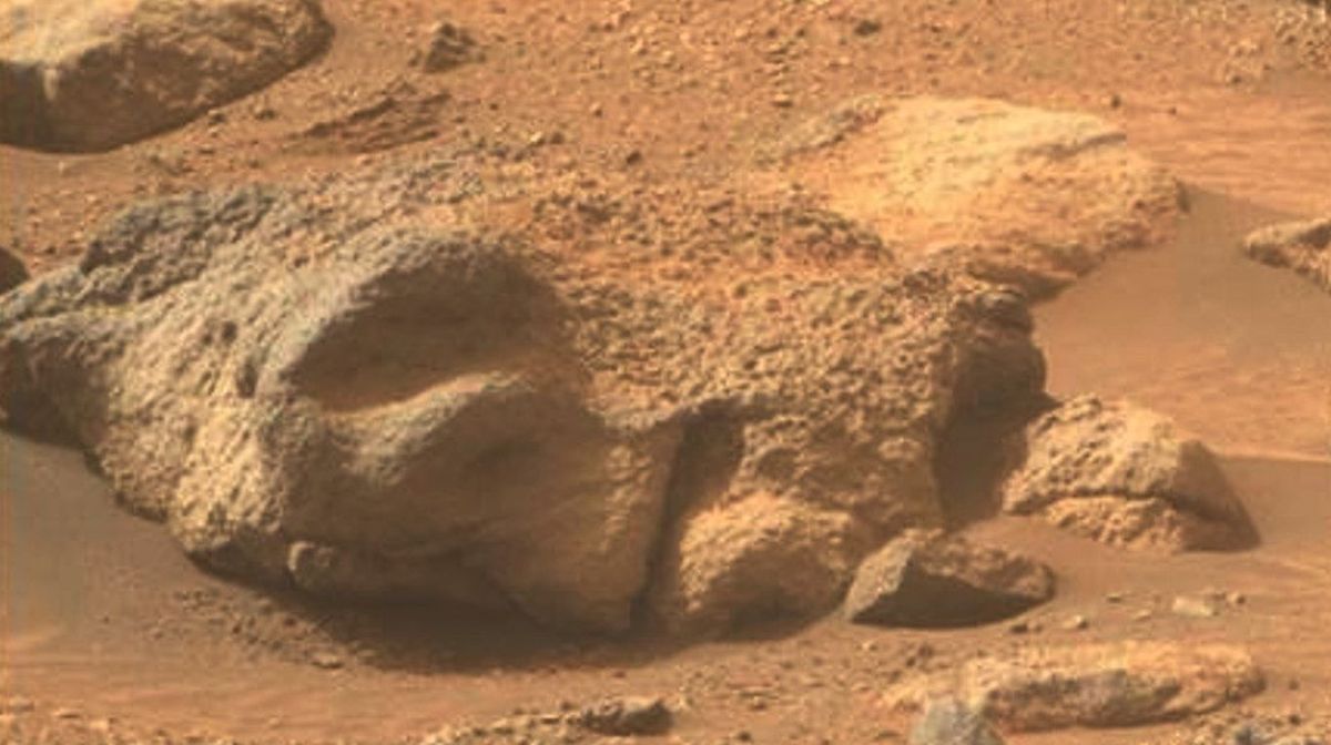Descubrimiento de una roca con rostro humano en Marte impacta a los cientificos de la NASA Descubrimiento de una roca con rostro humano en Marte impacta a los cientificos de la NASA