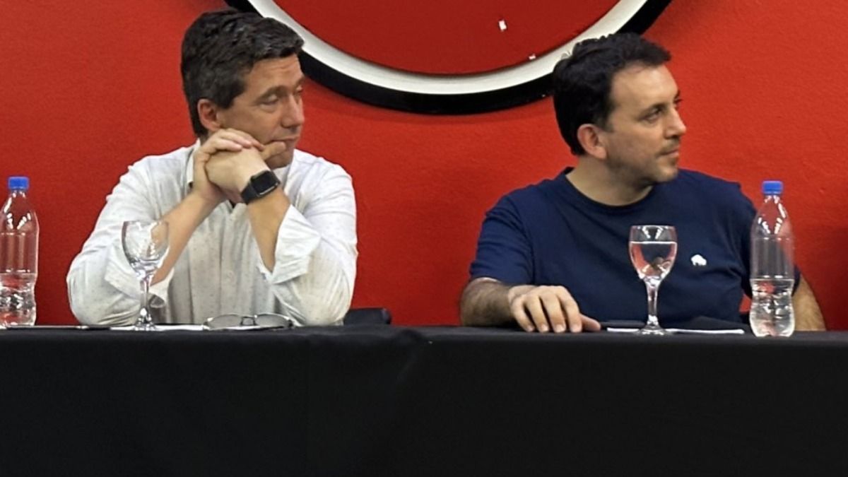 Lombardi junto al presidente saliente de la UCR Mendoza, Tadeo García Zalazar. Lombardi junto al presidente saliente de la UCR Mendoza, Tadeo García Zalazar.