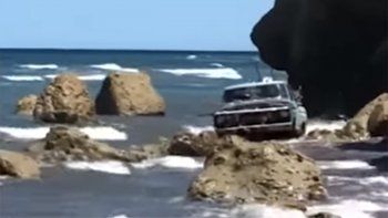 Video: una F100 vieja sorprendió a los conductores de vehículos 4x4