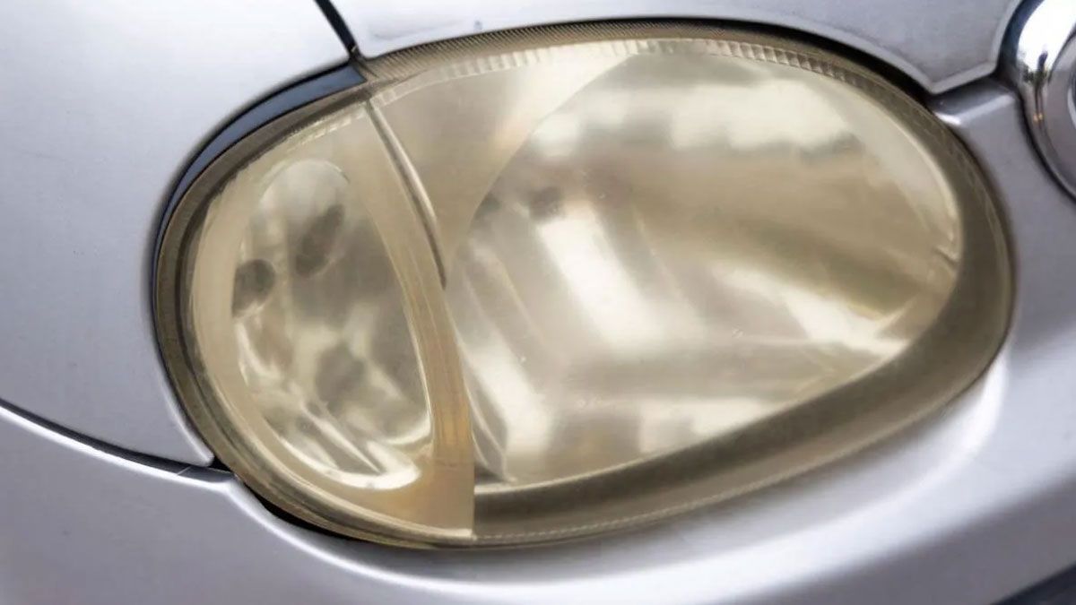 Cómo limpiar las ópticas opacas del auto y que queden como las originales