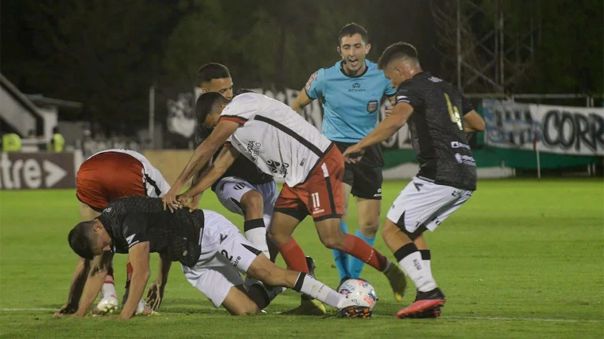 La última vez que se enfrentaron igualaron 1 a 1 en el Víctor Legrotaglie.