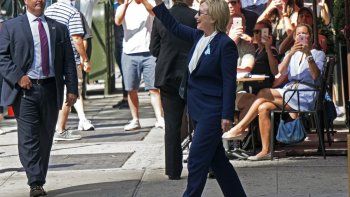 Diagnóstico de pulmonía siembra dudas de la salud de Clinton