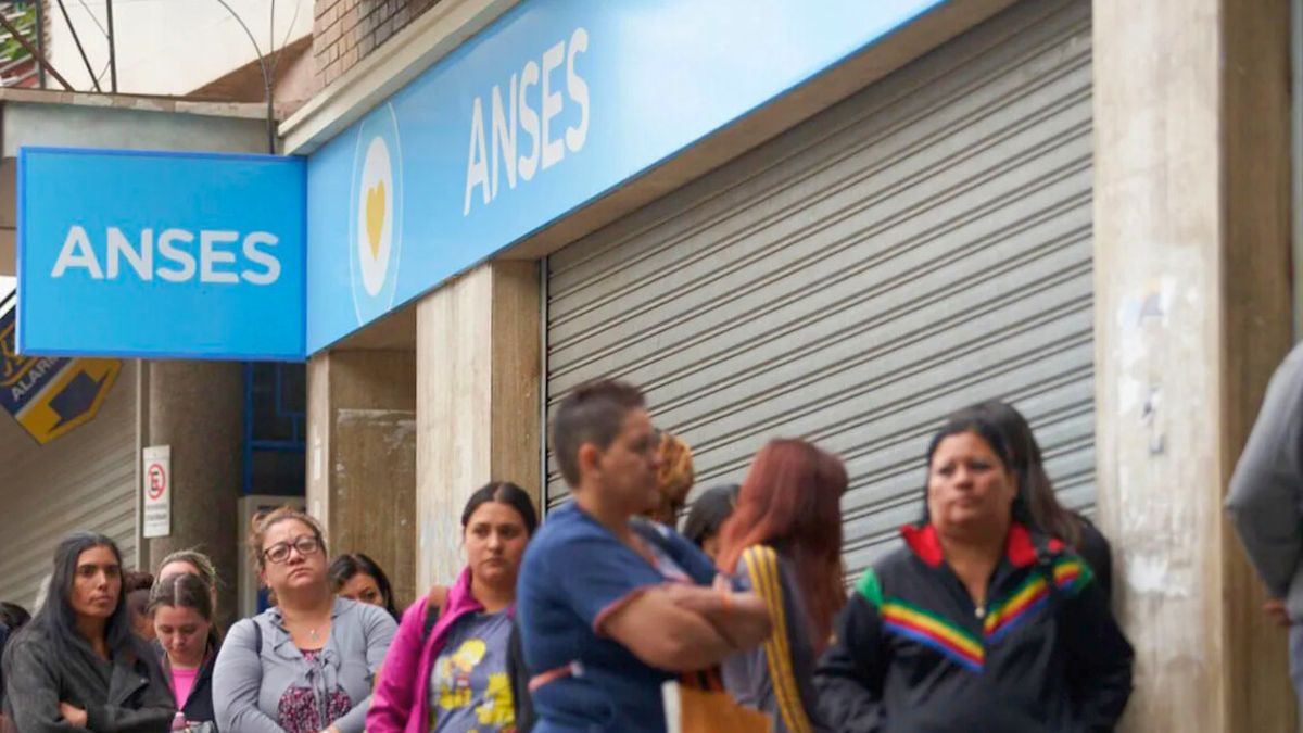 Las Asignaciones de Pago Único (APU) tendrán una nueva suba en sus montos finales. Las Asignaciones de Pago Único (APU) tendrán una nueva suba en sus montos finales.