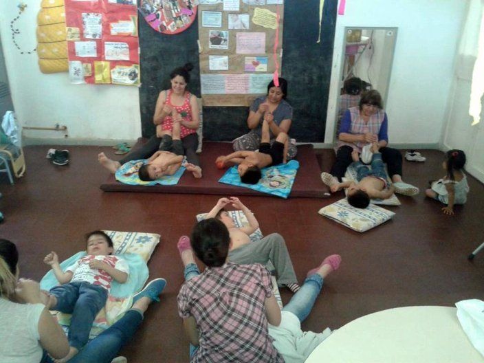 Masajes y yoga para niños de jardines maternales locales