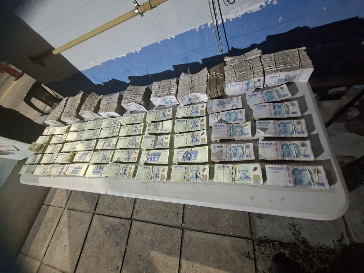 Una camioneta llevaba mas de $170 millones de pesos y no pudieron justificarlos
