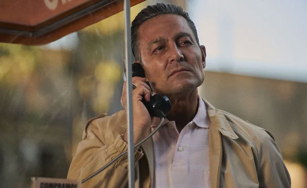 El actor mexicano Fernando Colugna, un consagrado en la pantalla, la rompe con su papel de Áquiles Greco en El secreto de la familia Greco, de Netflix.