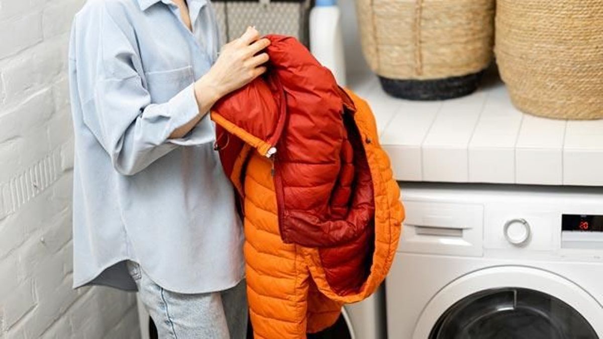 Por qué no se deben lavar las camperas de pluma en el lavarropas y cómo es mejor realizarlo Por qué no se deben lavar las camperas de pluma en el lavarropas y cómo es mejor realizarlo