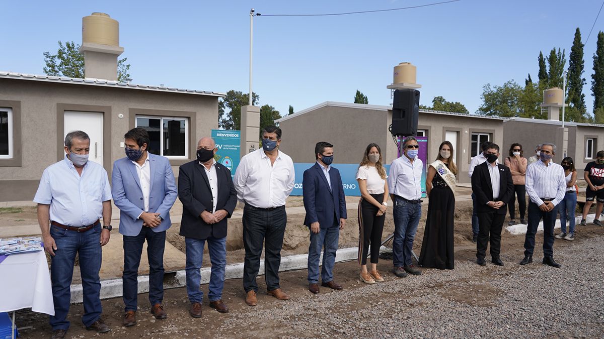El Instituto Provincial de la Vivienda y la Municipalidad de Rivadavia llevaron a cabo la entrega de 22 viviendas.