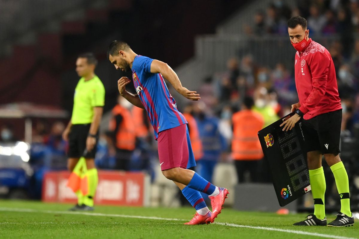 El Kun Agüero tuvo sus primeros minutos en el Barcelona ante el Valencia