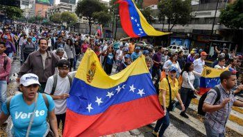 Opositores y chavistas coparon las calles en Venezuela
